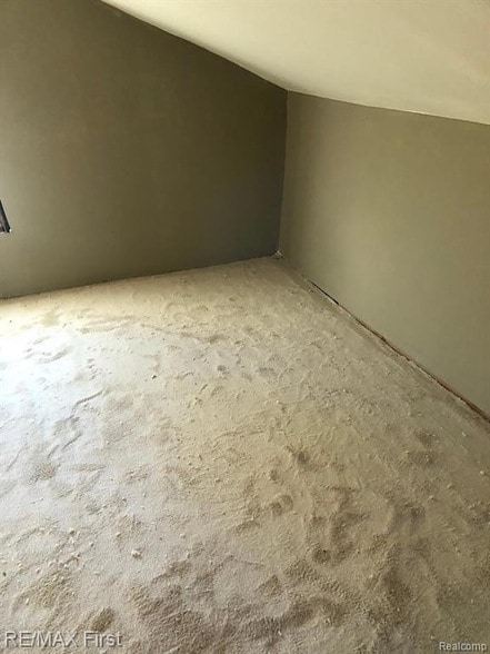 Building Photo - 13934 Montrose St