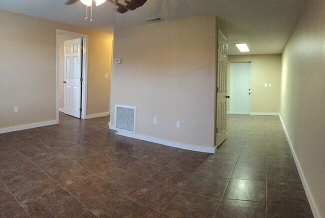 Building Photo - Maltz