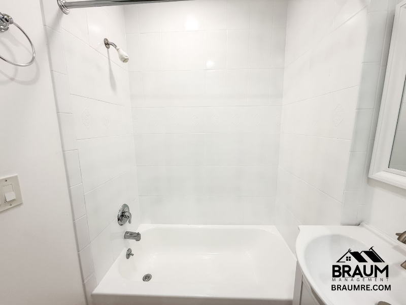 Building Photo - 1421 Centinela Ave