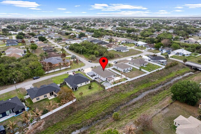 Building Photo - 681 SW Millard Dr