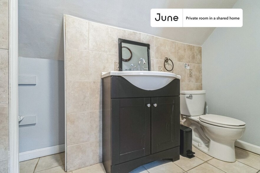 Building Photo - Room in Shared 5 bed/3 bath home