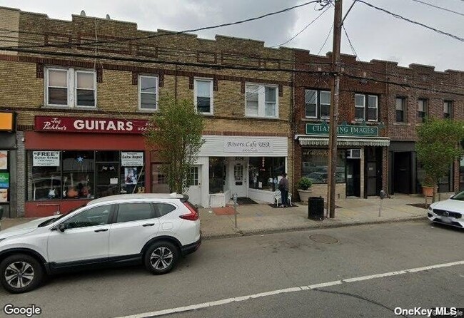 Building Photo - 304 Jericho Turnpike