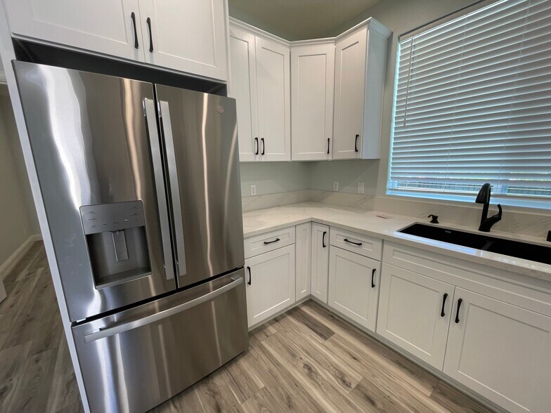 Building Photo - 7431 Warren Cir
