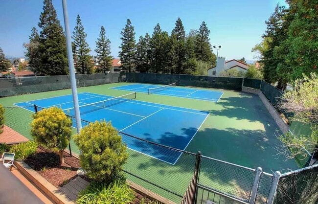 Building Photo - DESIRABLE GATED COMMUNITY WITH VIEWS, POOLS, HOT TUB, FITNESS CENTER, AND MORE!!!