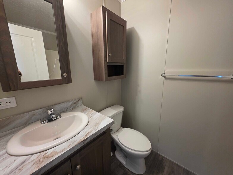 Building Photo - 4620 Hemlock Loop