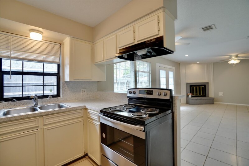 Building Photo - 10811 Sugar Hill Dr