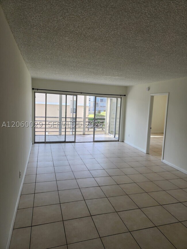 Building Photo - 7981 S French Dr