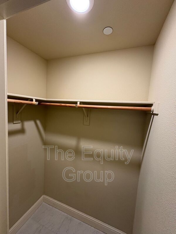 Building Photo - 4201 W Wren Ave