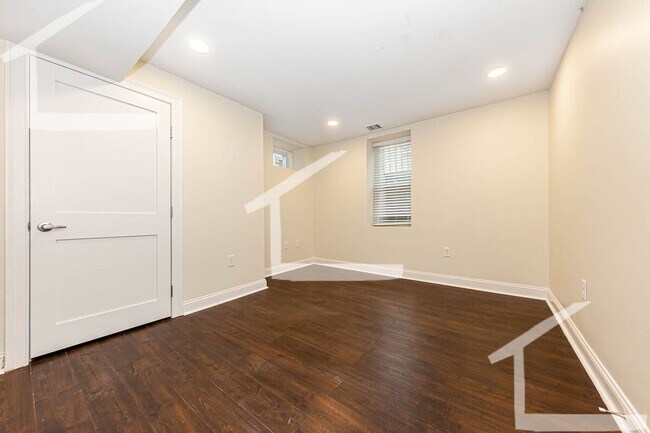 Building Photo - 20 Albion St