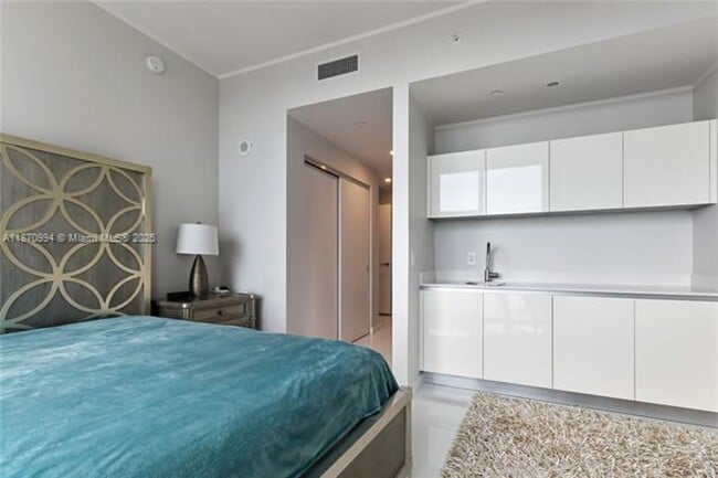 Building Photo - 851 NE 1st Ave