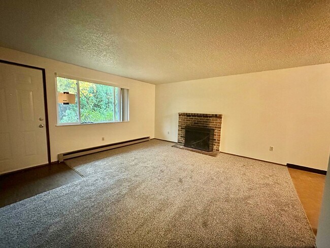 Building Photo - 3809-3811-3811 SE 164th Ave
