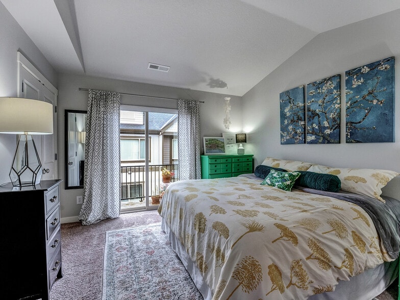 Building Photo - 8918 SW Elena Ln