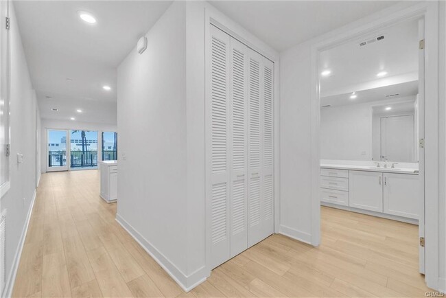 Building Photo - 2205 Rivington
