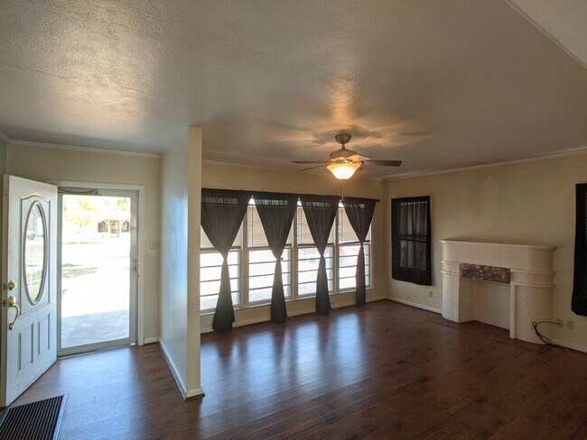 Building Photo - 1428 Axtell St