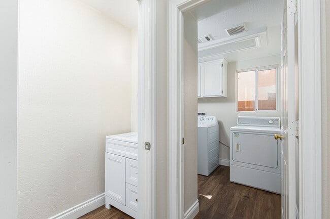 Building Photo - Recently renovated 4 br home in the Southwest