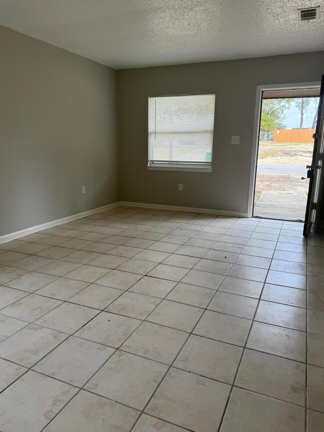 Building Photo - 616 W Sunset Blvd