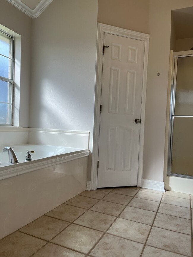 Building Photo - 2457 Brookside Dr