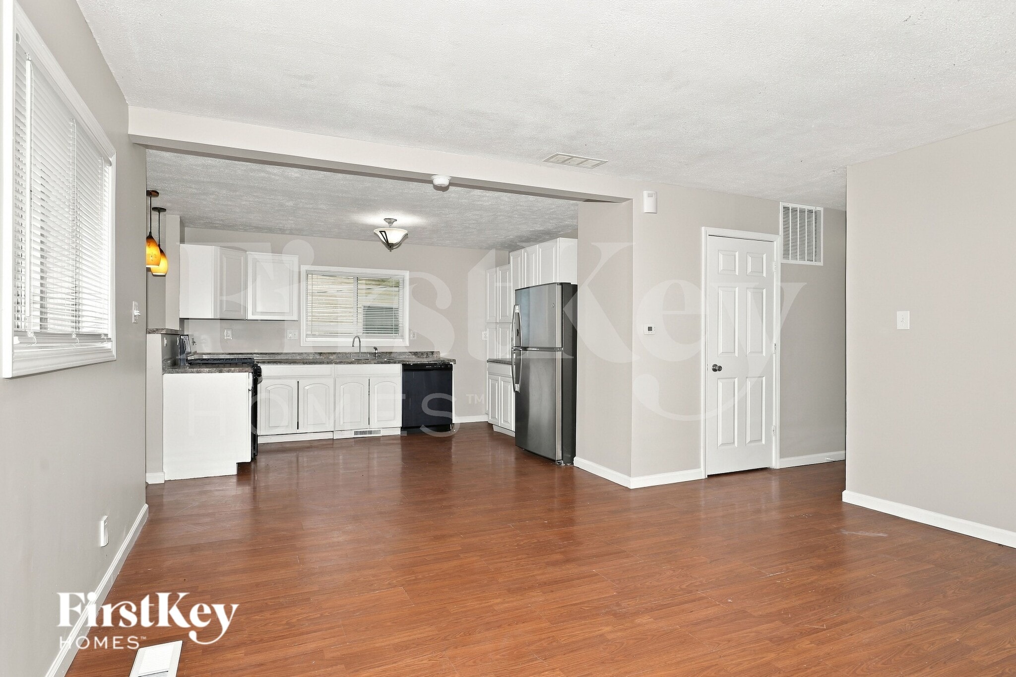 Building Photo - 4801 Leone Dr