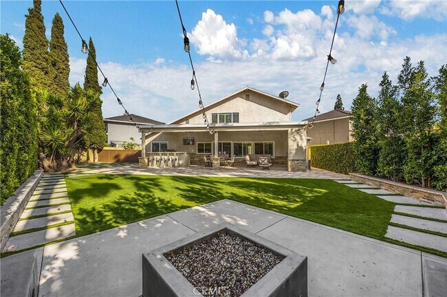 Building Photo - 1320 N Van Gogh Cir