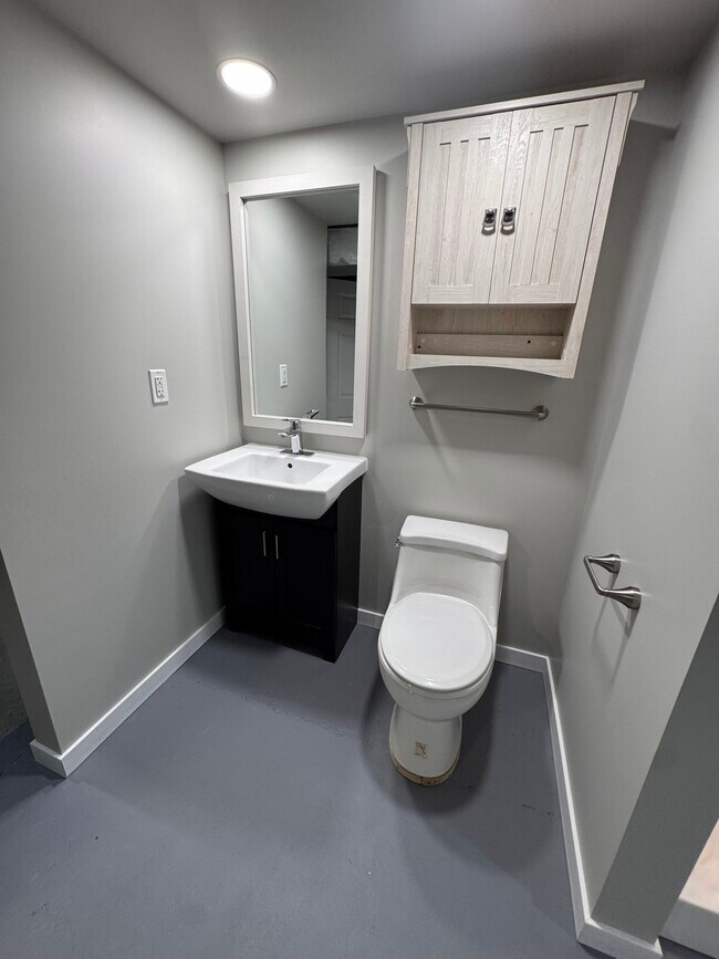 Building Photo - 1005 21st St S