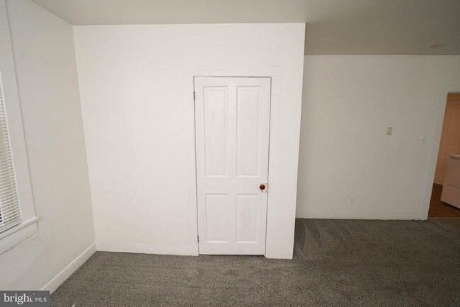Building Photo - 611 Locust St