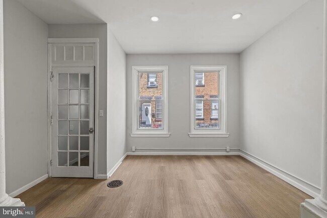 Building Photo - 2423 N Myrtlewood St