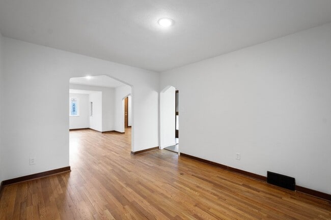 Building Photo - DON'T MISS THIS! BEAUTIFLLY RENOVATED 3 bedroom in Munhall!!