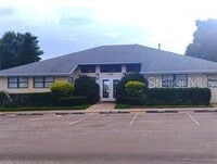 Building Photo - 2001 San Marcos Dr SE