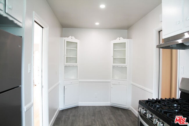 Building Photo - 6263 La Tijera Blvd