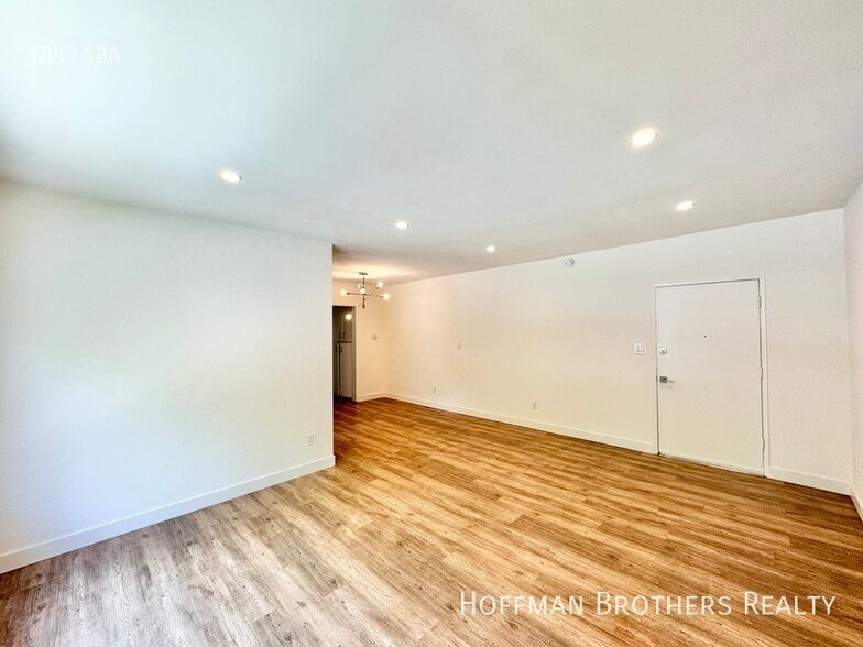 Building Photo - 859 S New Hampshire Ave