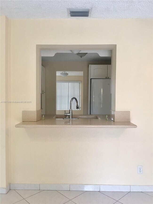 Building Photo - 5706 NE 17th Terrace