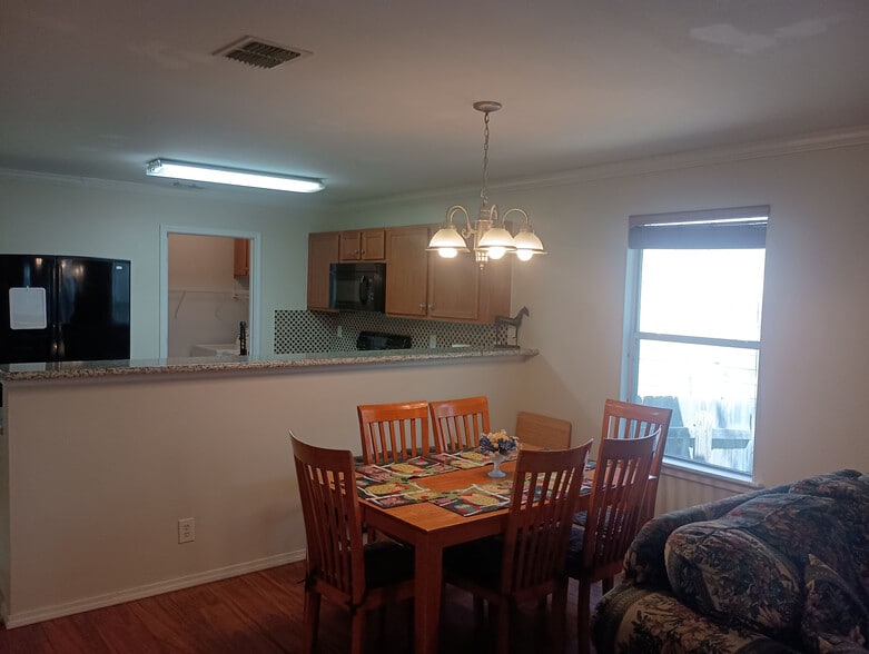 Building Photo - Room in Single Family Home on Ceremony Cove