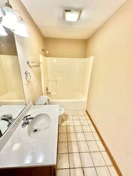 Building Photo - 109 Mountain View Dr