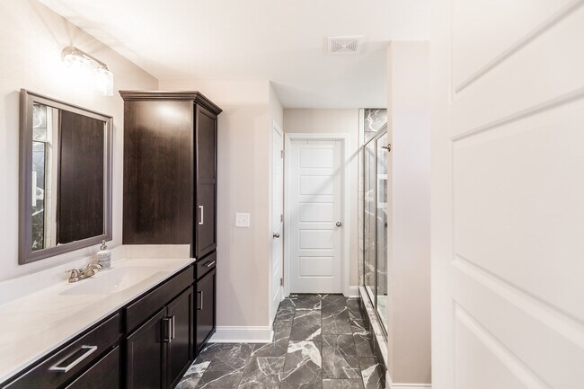 Building Photo - 1106 Eagle's View Dr