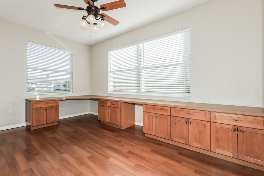 Building Photo - 5412 Lexington Dr