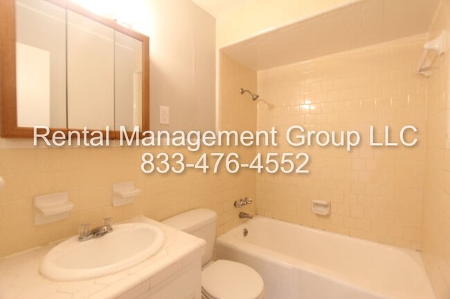 Building Photo - 3 Bedroom 1.5Bath - New On The Market! Better Hurry To See This One!!