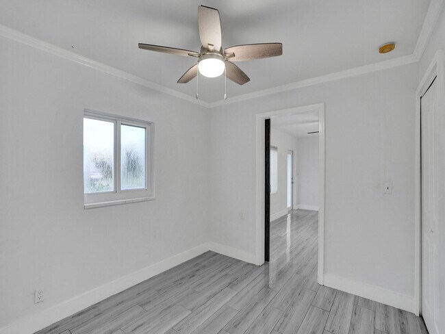 Building Photo - 601 NE 59th Ct