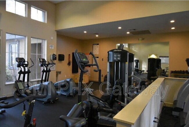 Building Photo - 5401 E Van Buren St