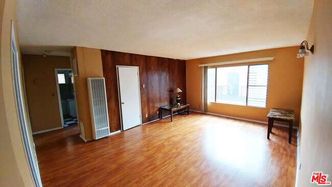 Building Photo - 4106 Rosewood Ave