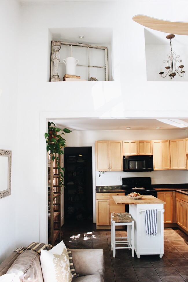 Building Photo - 301 Chamberlin St