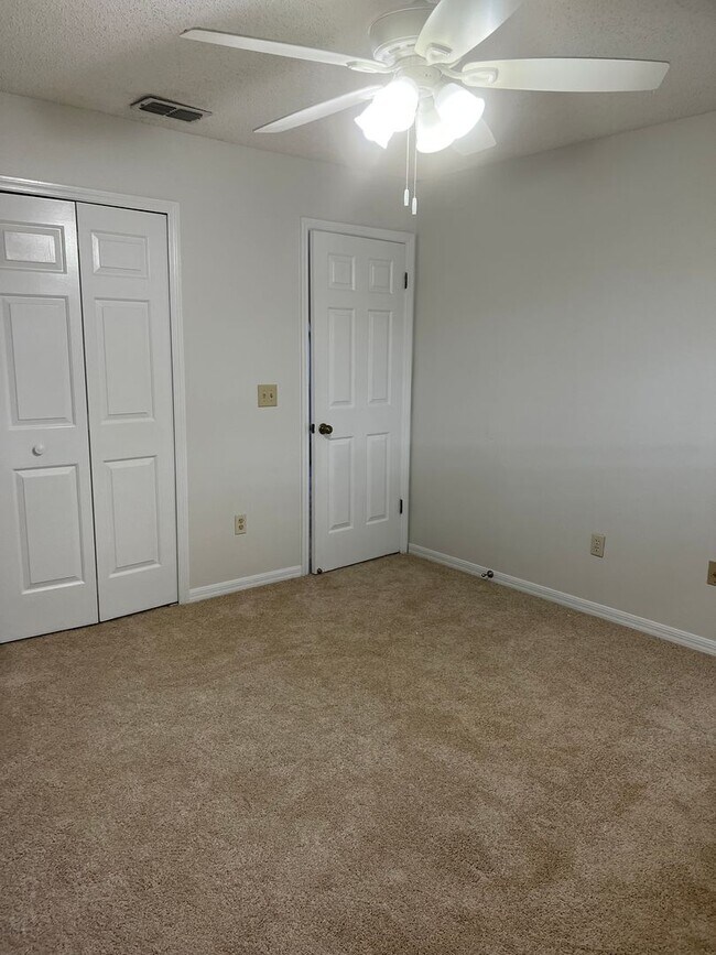 Building Photo - SANDPOINTE TOWNHOMES