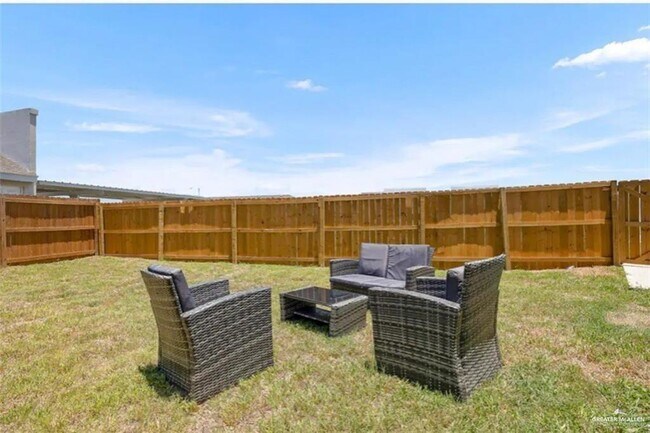Building Photo - 12 Las Vistas Ln