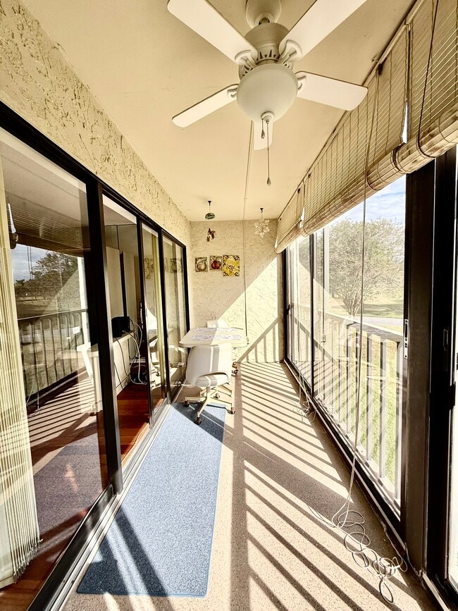 Building Photo - 2900 Cove Cay Dr