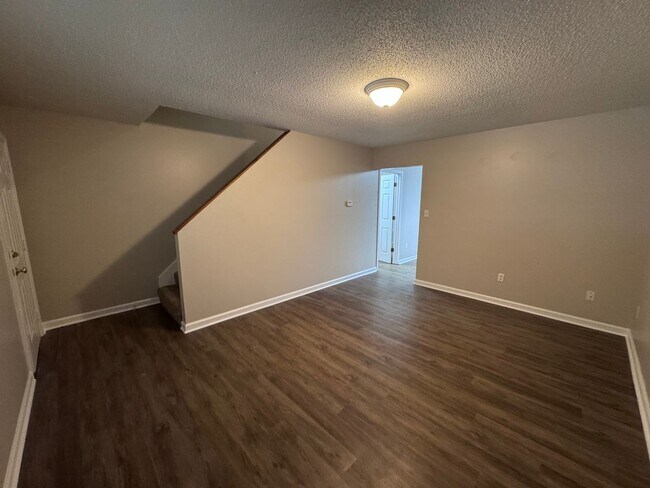 Building Photo - 2 Bed 1.5 Bath Apartment in Benton