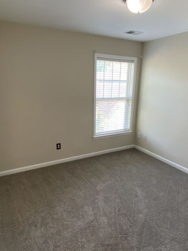 Building Photo - 2 story, 3 Bedroom Corner Lot Home in Corn...