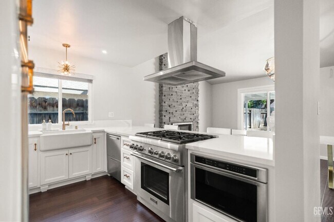 Building Photo - 5209 Pla Vada Dr