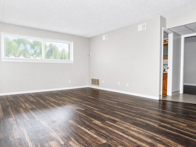 Interior Photo - BERKSHIRE -- 056