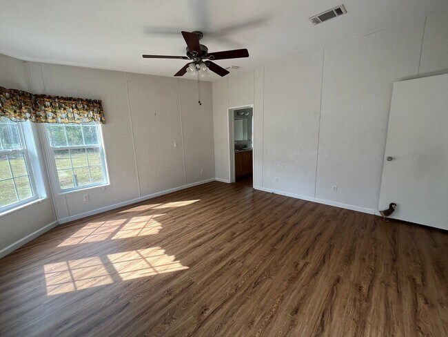 Building Photo - Spacious 4-Bedroom, 2-Bath Manufactured Ho...