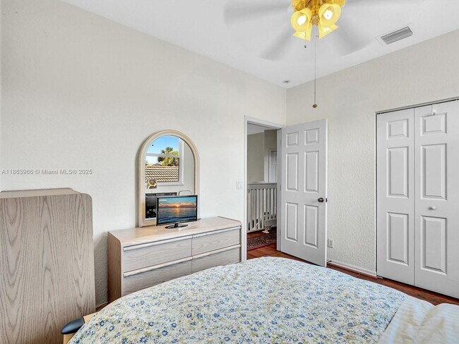 Building Photo - 3844 SW 53rd St