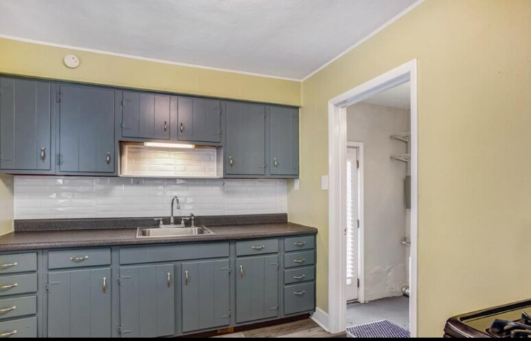 Building Photo - 2431 Gass Ave